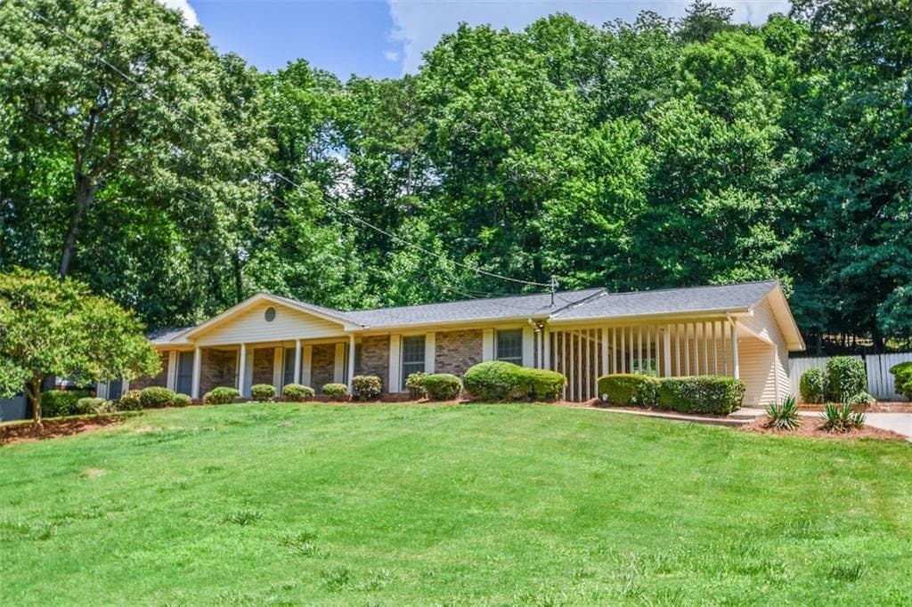 3 bedroom, 2 bathroom, 2,193 sq ft single family residence sold at 1512 Robinhood Trail, Gainesville, GA 30501