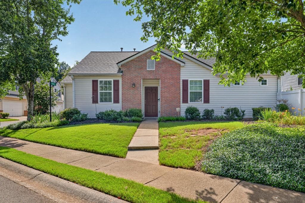 2 bedroom, 2 bathroom, 912 sq ft single family residence sold at 368 West Oaks Trail, Woodstock, GA 30188