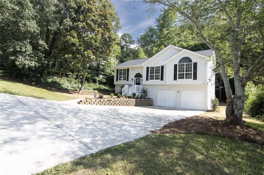 3 bedroom, 2 bathroom, 1,675 sq ft single family residence sold at 3826 Stoney Creek Drive, Flowery Branch, GA 30542