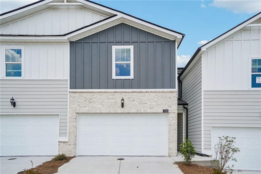 3 bedroom, 3 bathroom, 1,640 sq ft townhouse under contract at 7844 Marie Way, Fairburn, GA 30213