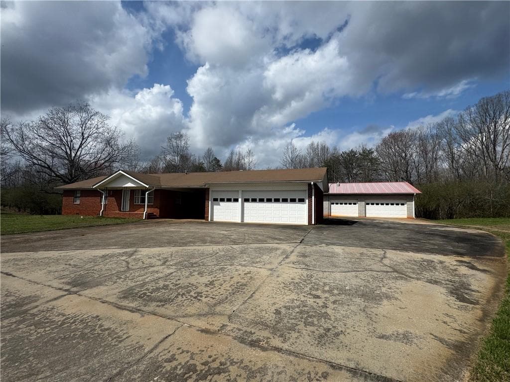 3 bedroom, 1 bathroom, 1,189 sq ft single family residence sold at 4541 Cavender Creek Road, Dahlonega, GA 30533