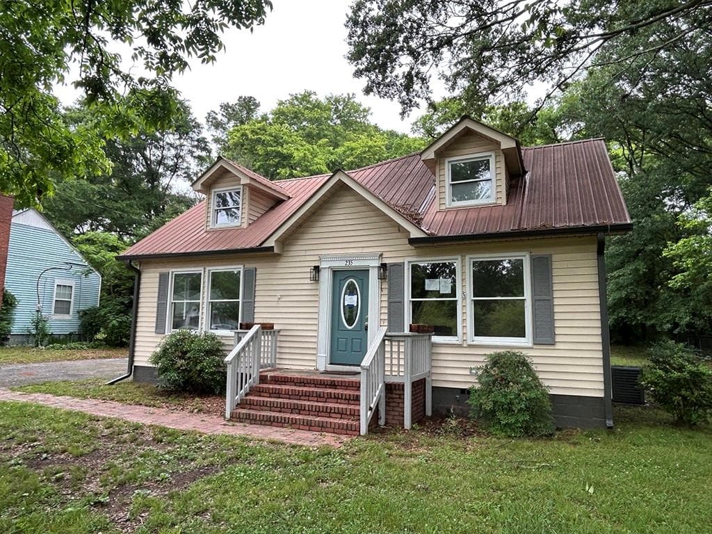 4 bedroom, 3 bathroom, 2,496 sq ft single family residence for sale at 235 Peachtree Street, Cedartown, GA 30125