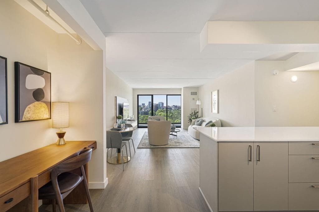 1 bedroom, 1 bathroom, 814 sq ft condominium sold at 2460 Peachtree Road 401, Atlanta, GA 30305