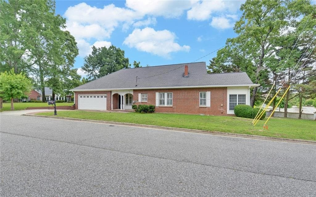 3 bedroom, 4 bathroom, 2,147 sq ft single family residence sold at 1261 Enota Avenue, Gainesville, GA 30501