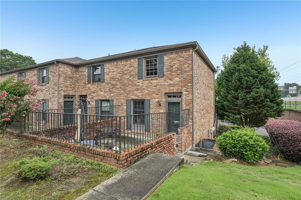 2 bedroom, 2 bathroom, 960 sq ft condominium for sale at 3071 Colonial Way H, Atlanta, GA 30341