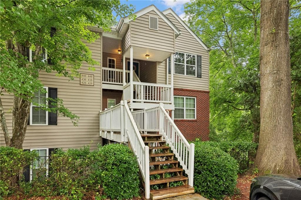 2 bedroom, 2 bathroom, 900 sq ft condominium for sale at 436 Teal Court, Roswell, GA 30076