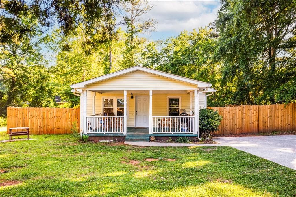 3 bedroom, 2 bathroom, 1,100 sq ft single family residence for sale at 521 Green Street, Monroe, GA 30655