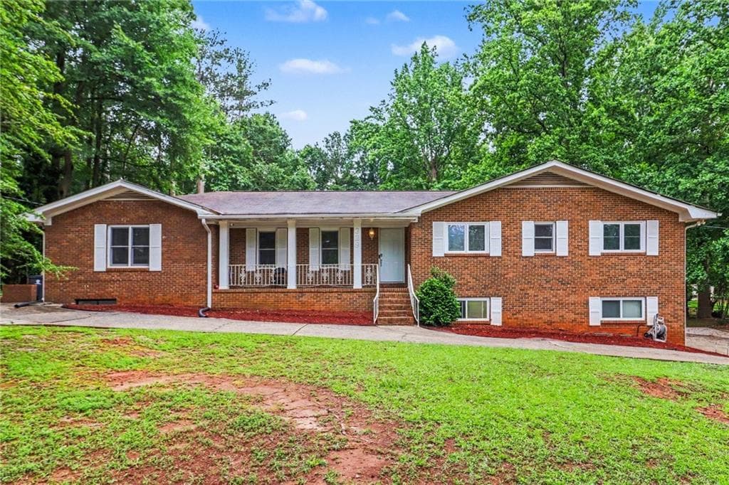4 bedroom, 3 bathroom, 2,756 sq ft single family residence for sale at 329 Plantation Circle, Fayetteville, GA 30214