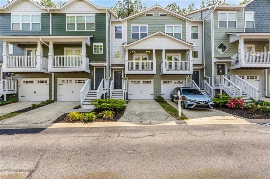 3 bedroom, 4 bathroom, 1,326 sq ft townhouse sold at 1100 Liberty Parkway 403, Atlanta, GA 30318
