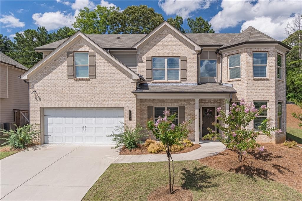 5 bedroom, 3 bathroom, 3,249 sq ft single family residence for sale at 4293 Shandi Cove, Hoschton, GA 30548