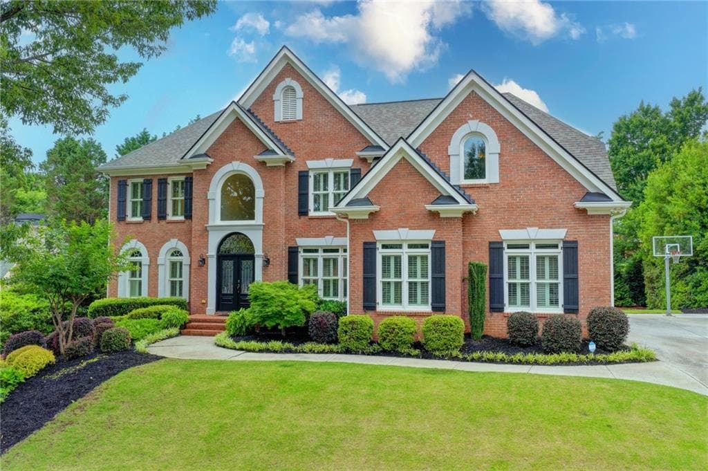 5 bedroom, 5 bathroom, 6,133 sq ft single family residence sold at 125 Burford Hollow, Alpharetta, GA 30022