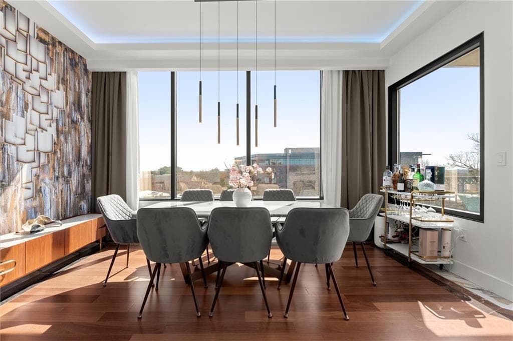 2 bedroom, 2 bathroom, 1,371 sq ft condominium for sale at 2828 Peachtree Road 701, Atlanta, GA 30305