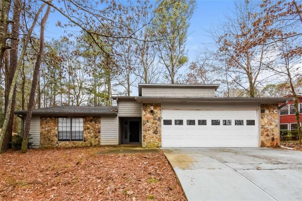 4 bedroom, 2 bathroom, 1,626 sq ft single family residence for sale at 510 Creekwood Crossing, Roswell, GA 30076