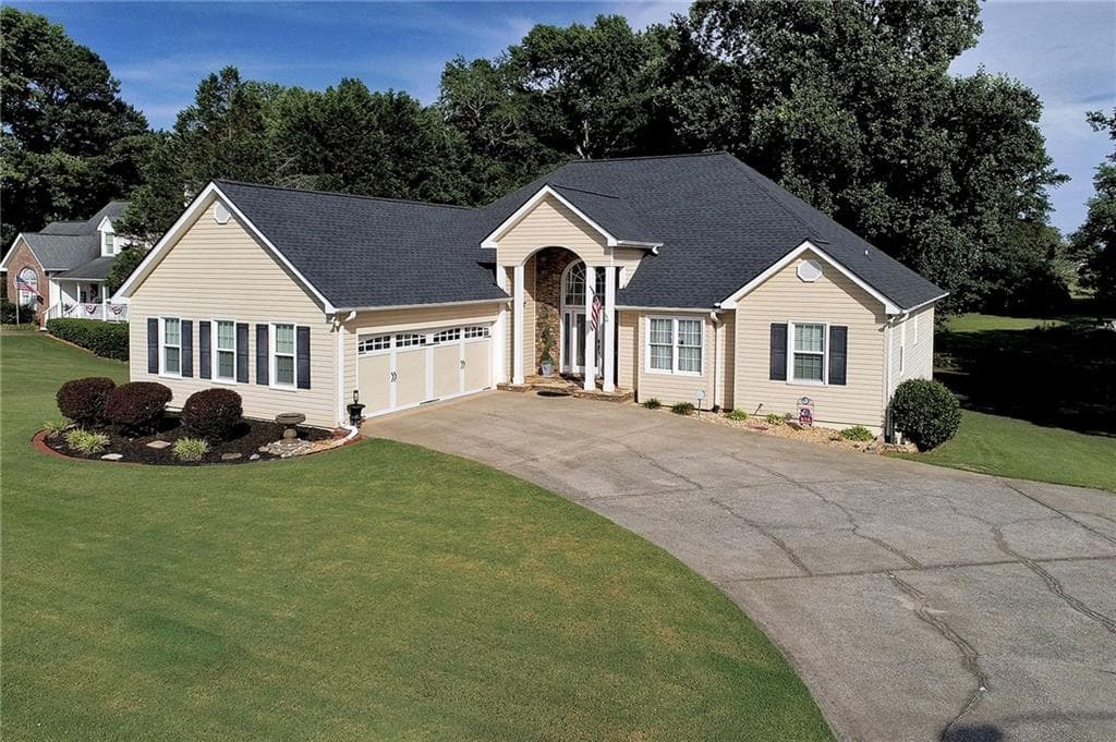 4 bedroom, 3 bathroom, 3,422 sq ft single family residence under contract at 4010 Churchill Downs Drive, Gainesville, GA 30507