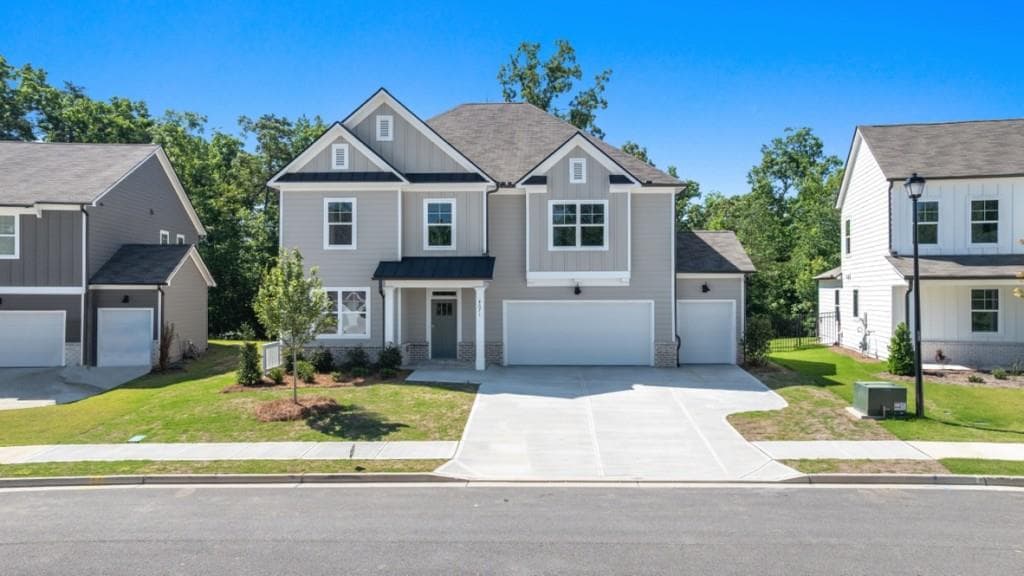 5 bedroom, 3 bathroom, 3,209 sq ft single family residence under contract at 4071 Peregrine Way, Gainesville, GA 30506