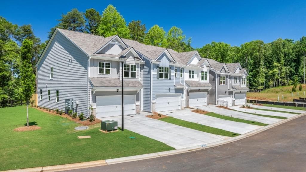 4 bedroom, 3 bathroom, 1,877 sq ft townhouse for sale at 4203 Merlin Pass, Gainesville, GA 30506