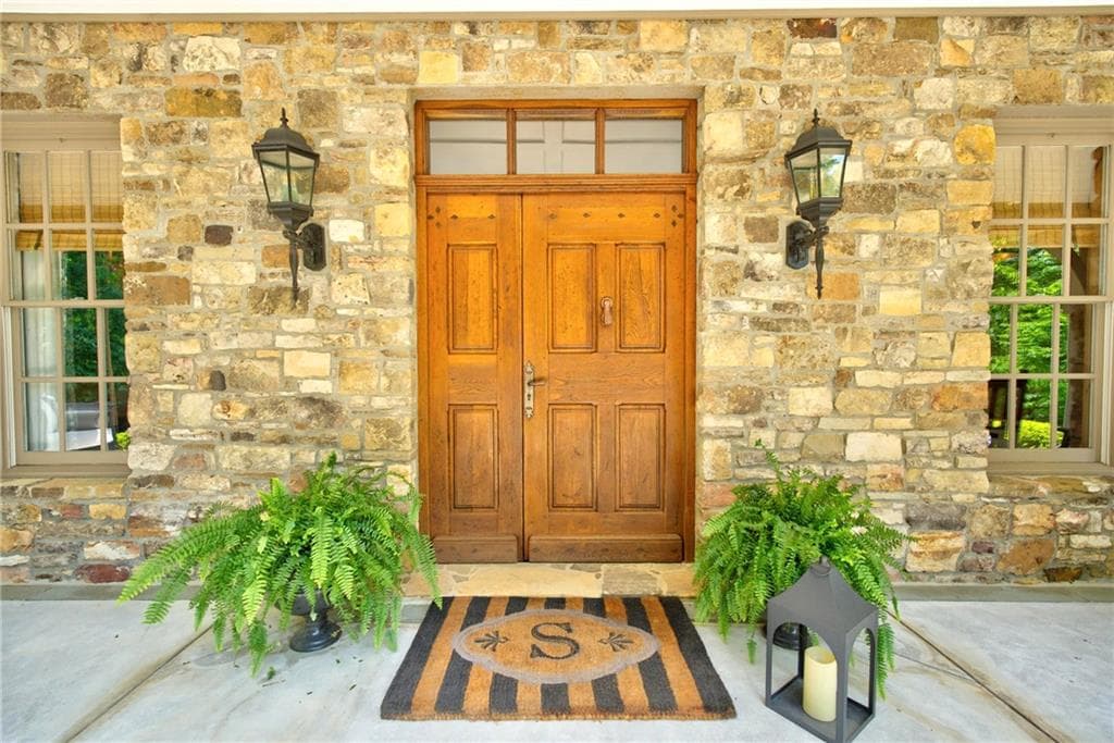 5 bedroom, 5 bathroom, 5,886 sq ft single family residence sold at 554 E New Salem Common, Marietta, GA 30064