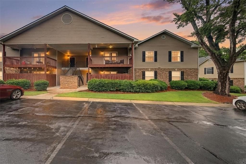 2 bedroom, 2 bathroom, 1,225 sq ft condominium for sale at 604 Brighton Point, Atlanta, GA 30328