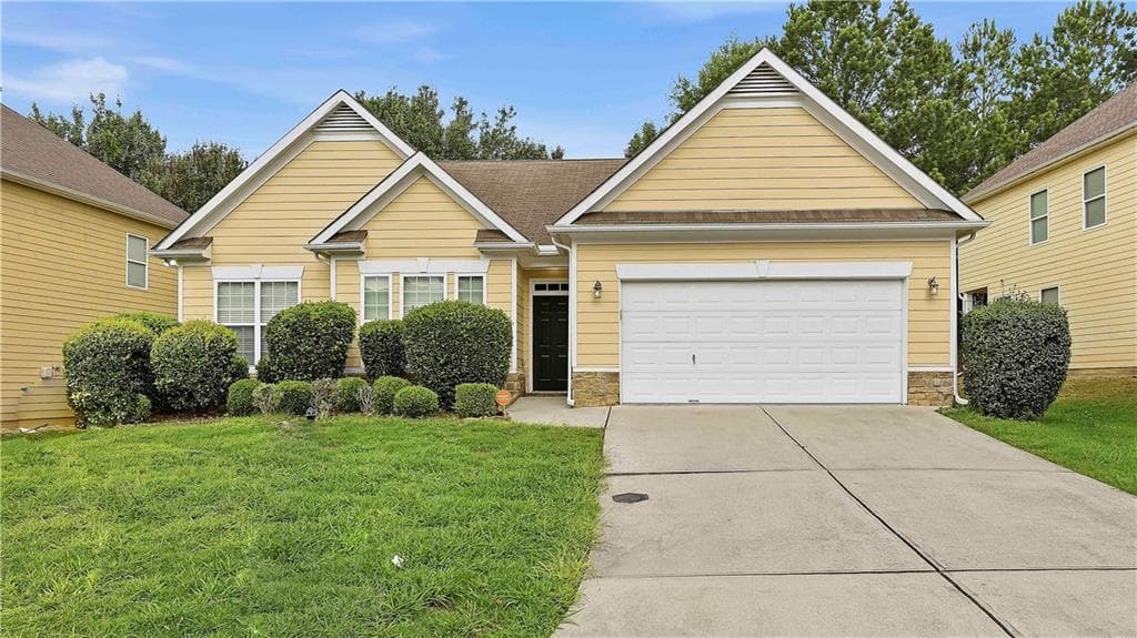 3 bedroom, 2 bathroom, 1,659 sq ft single family residence under contract at 7373 Gossamer Street, Union City, GA 30291