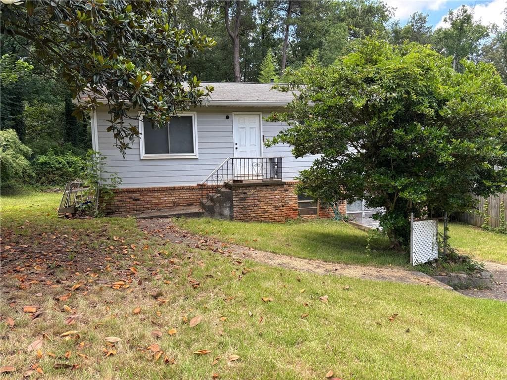 2 bedroom, 1 bathroom, 912 sq ft single family residence sold at 897 Wanda Circle, Marietta, GA 30008