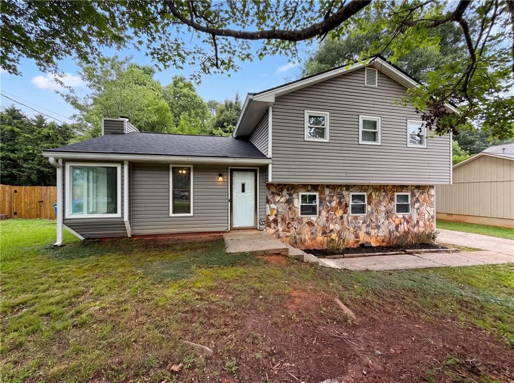 3 bedroom, 3 bathroom, 1,626 sq ft single family residence sold at 4909 Old Norcross Road, Duluth, GA 30096