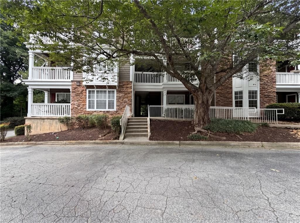 1 bedroom, 1 bathroom, 697 sq ft condominium for sale at 131 Bentley Place, Tucker, GA 30084