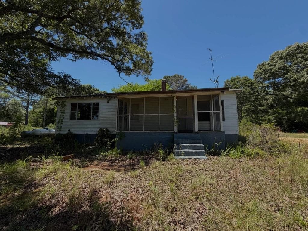 3 bedroom, 1 bathroom, 1,380 sq ft single family residence under contract at 796 Shoemaker Road, West Point, GA 31833