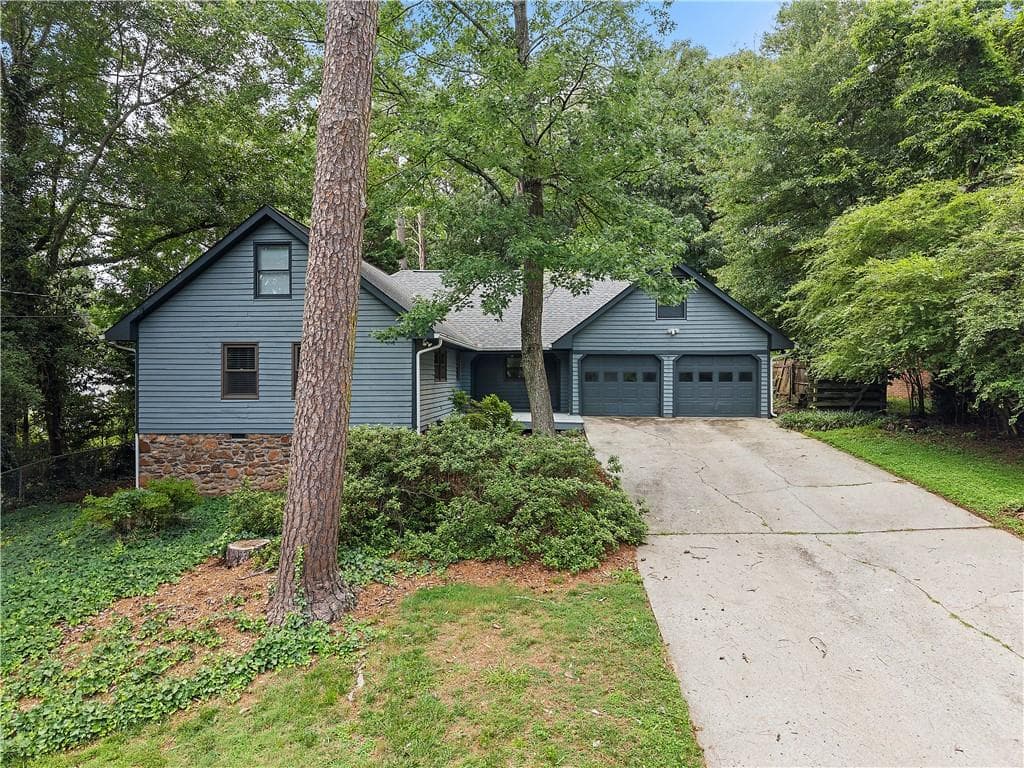 5 bedroom, 3 bathroom, 3,042 sq ft single family residence sold at 4674 Sharon Valley Court, Atlanta, GA 30360