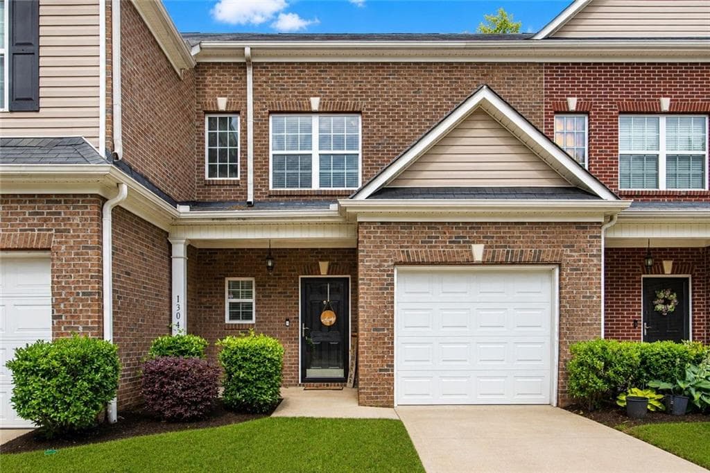 3 bedroom, 3 bathroom, 1,430 sq ft townhouse sold at 2555 Flat Shoals Road 1304, Atlanta, GA 30349