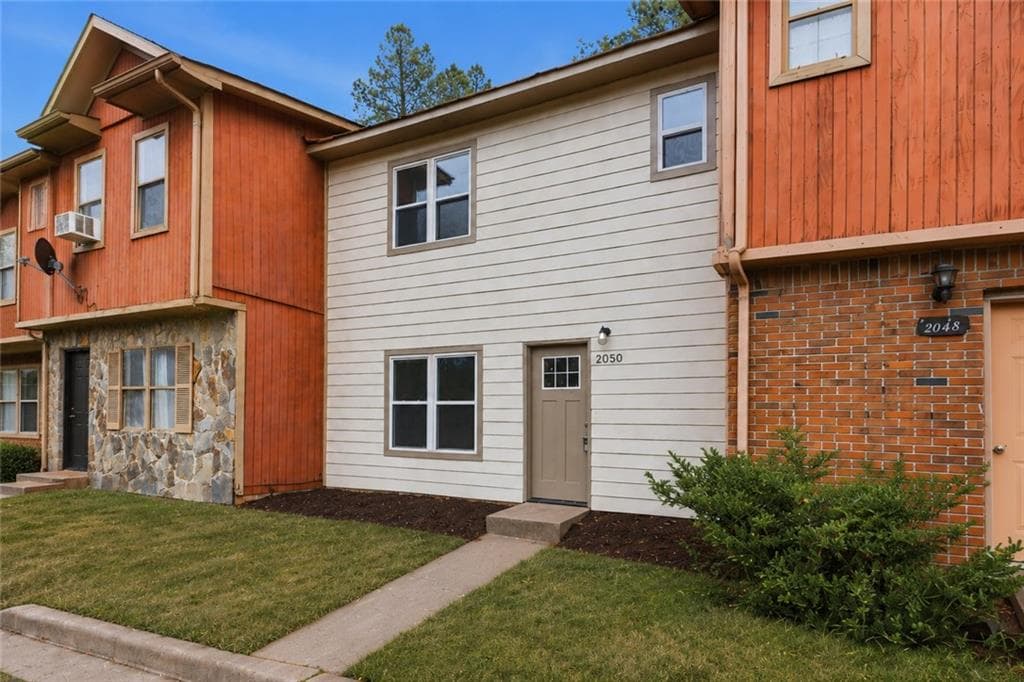 2 bedroom, 3 bathroom, 1,056 sq ft townhouse for sale at 2050 Lenoa Lane, Austell, GA 30106