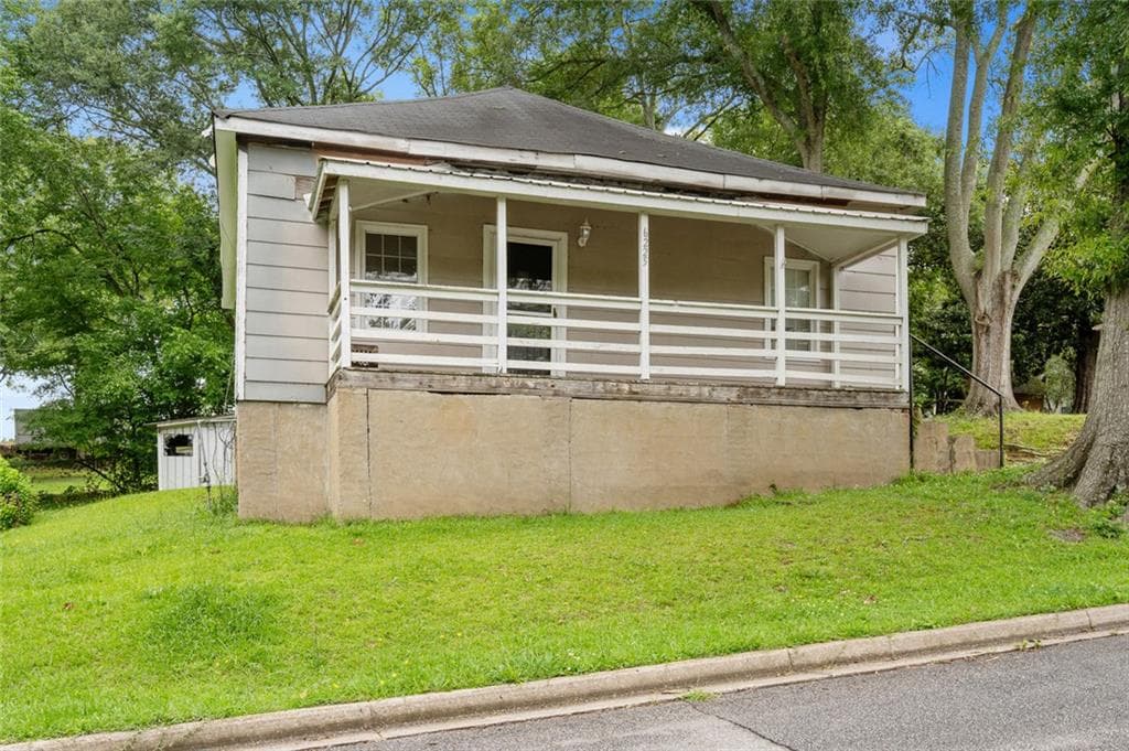 3 bedroom, 1 bathroom, 1,045 sq ft single family residence sold at 6225 Cooper Street, Douglasville, GA 30134