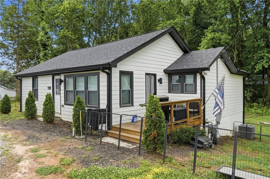 4 bedroom, 2 bathroom, 1,260 sq ft single family residence for sale at 12836 Cumming Highway, Canton, GA 30115