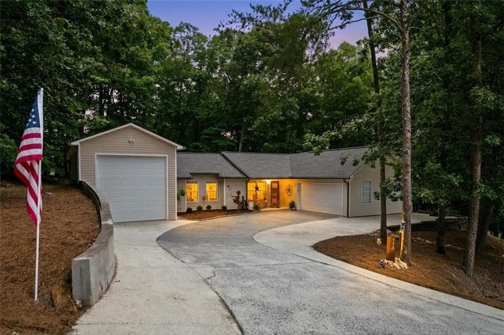 3 bedroom, 2 bathroom, 1,336 sq ft single family residence sold at 113 Eagle Heart Court, Waleska, GA 30183