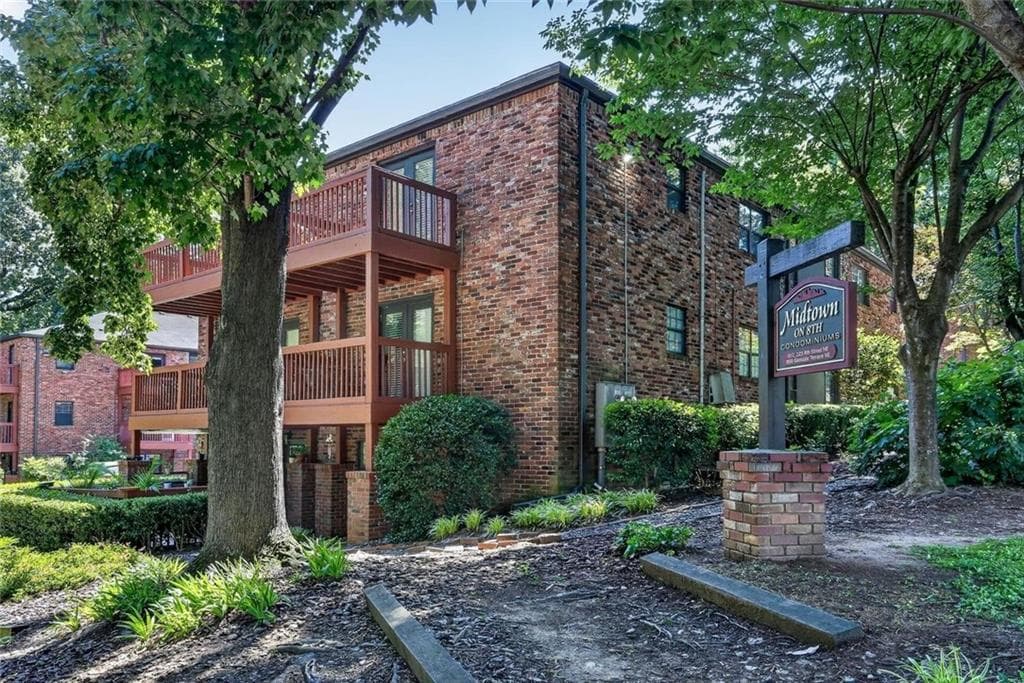 2 bedroom, 1 bathroom, 700 sq ft condominium for sale at 890 Glendale Terrace 1, Atlanta, GA 30309