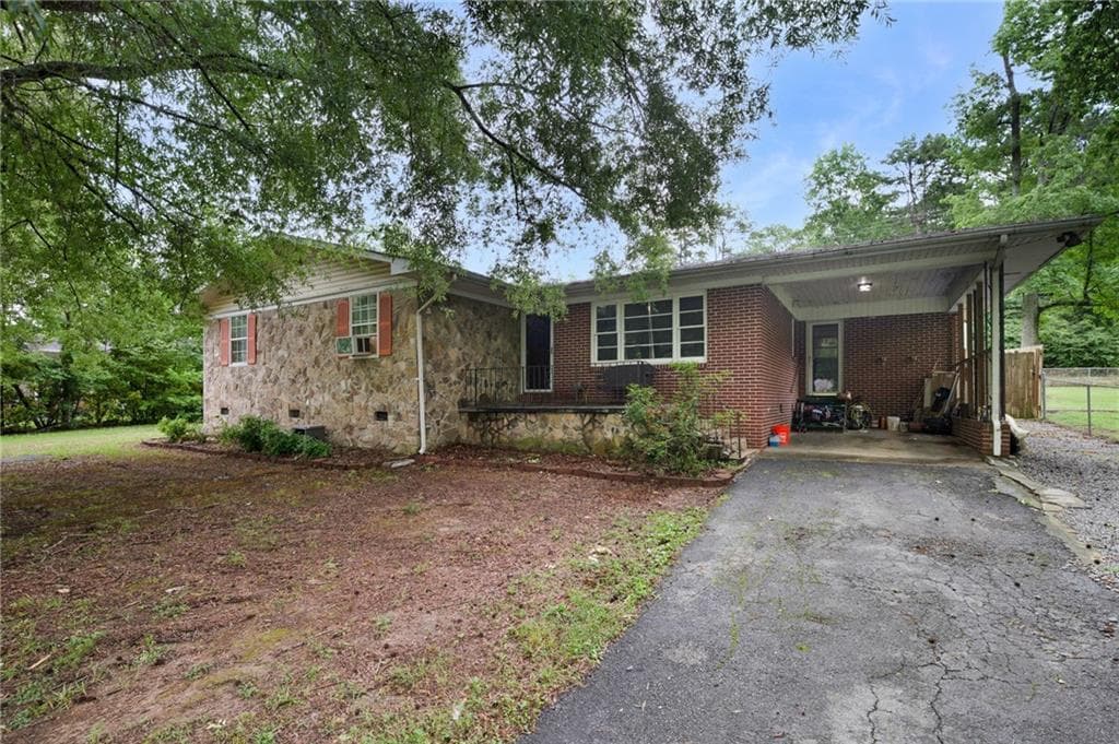 3 bedroom, 2 bathroom, 1,685 sq ft single family residence sold at 108 Roberts Street, Calhoun, GA 30701