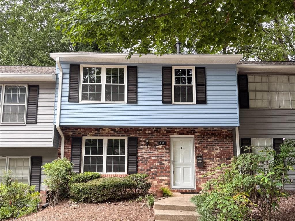 3 bedroom, 3 bathroom, 1,311 sq ft condominium under contract at 383 Leisure Court, Marietta, GA 30064