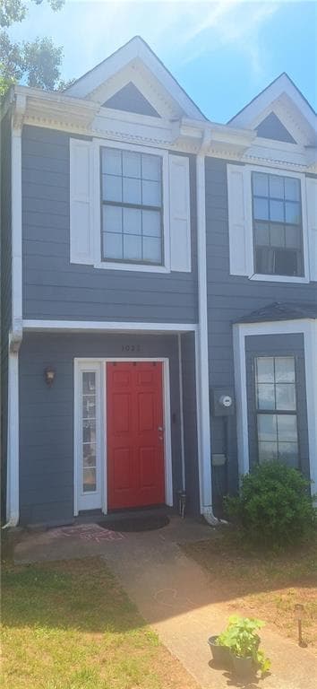 2 bedroom, 3 bathroom, 1,196 sq ft townhouse for sale at 1022 Thornwoode Lane, Stone Mountain, GA 30083