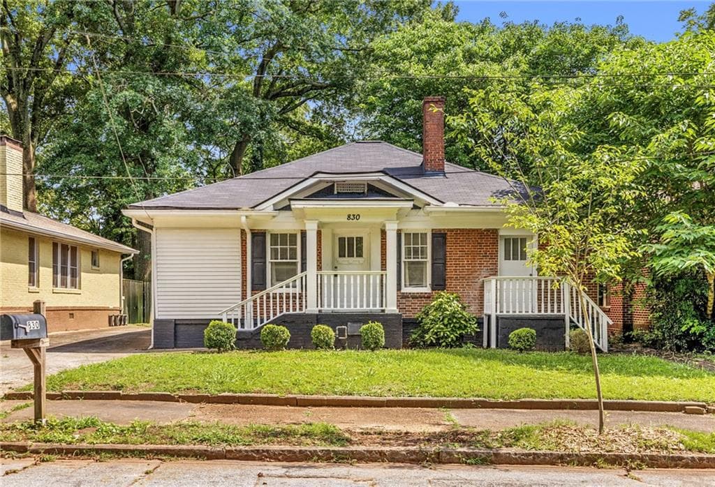 3 bedroom, 2 bathroom, 1,400 sq ft single family residence sold at 830 Hartford Place, Atlanta, GA 30310
