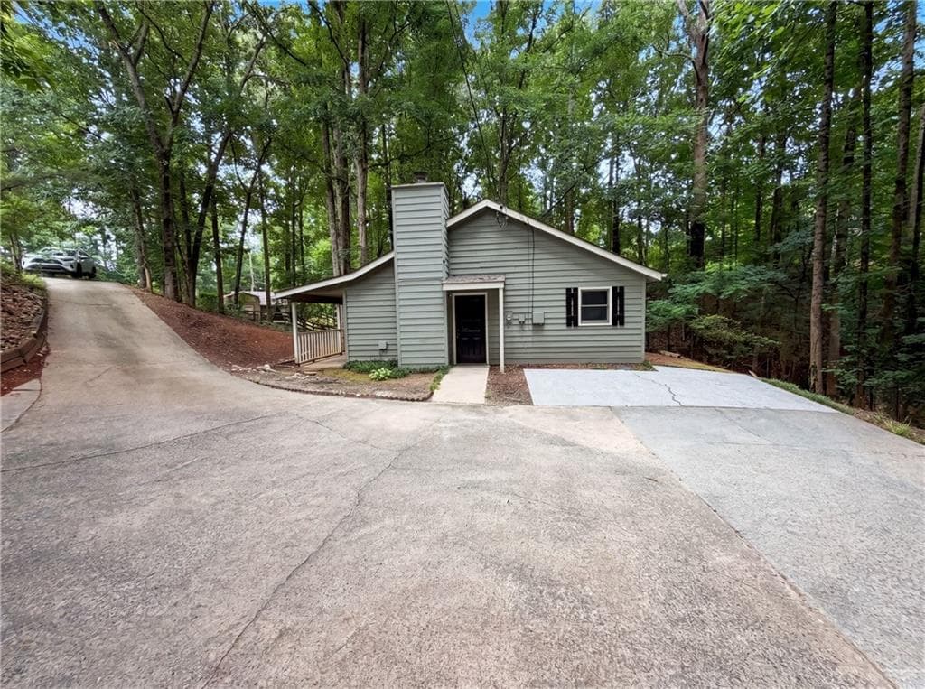 2 bedroom, 2 bathroom, 928 sq ft single family residence for sale at 9315 Dogwood Place, Gainesville, GA 30506