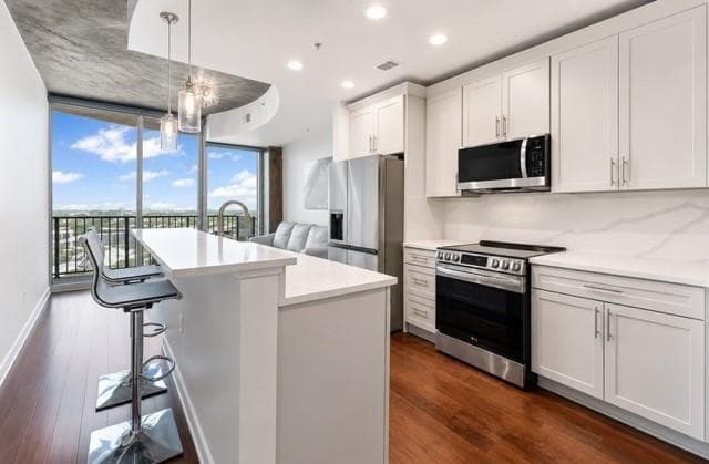 1 bedroom, 1 bathroom, 743 sq ft condominium for sale at 400 W Peachtree Street 2403, Atlanta, GA 30308