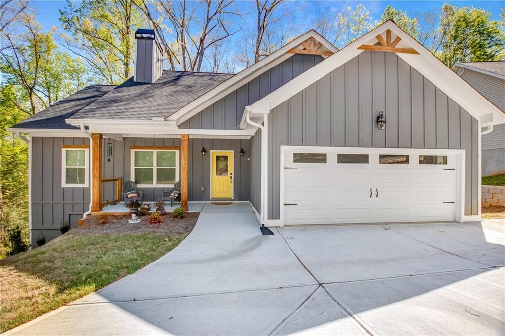 3 bedroom, 2 bathroom, 1,650 sq ft single family residence sold at 169 View Street, Clarkesville, GA 30523