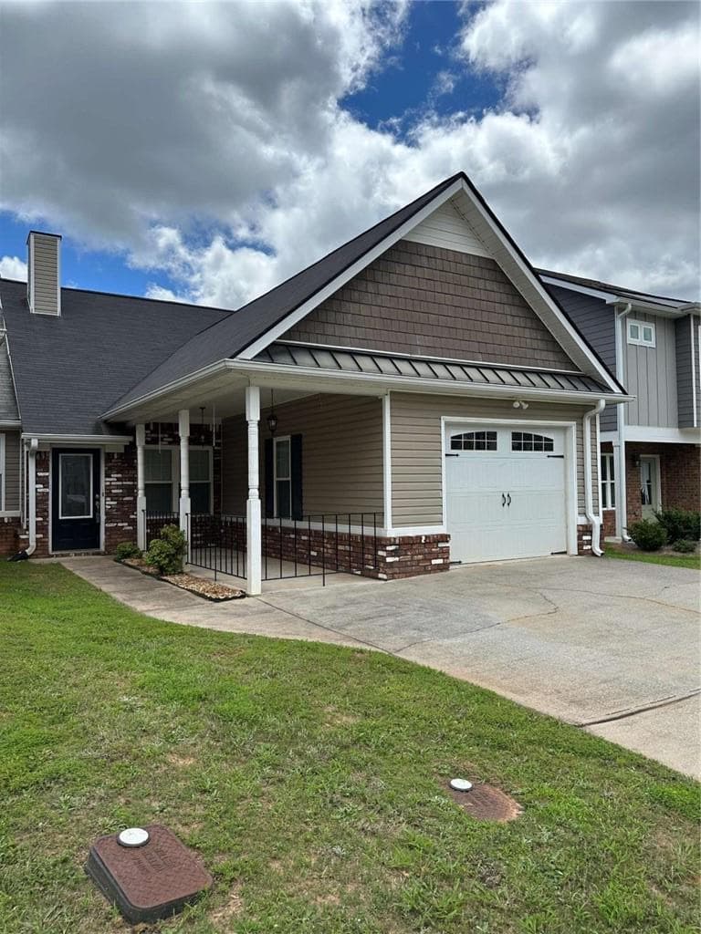 2 bedroom, 2 bathroom, 1,260 sq ft townhouse for sale at 1910 School House Lane, Temple, GA 30179