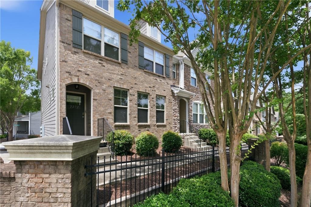 3 bedroom, 4 bathroom, 1,836 sq ft townhouse sold at 2272 Whiteoak Drive 1, Smyrna, GA 30080