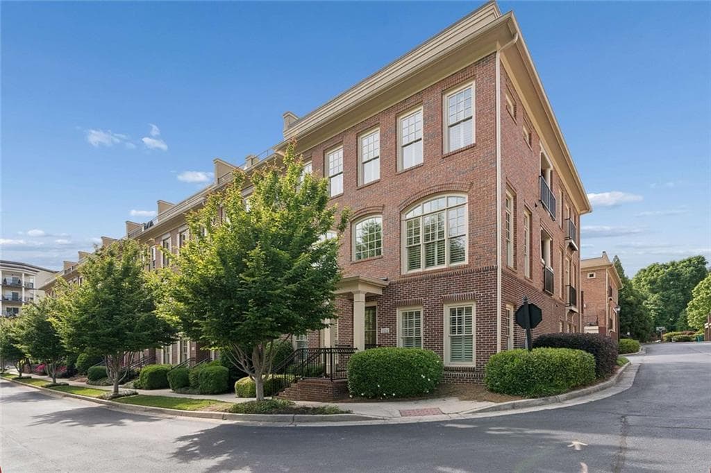4 bedroom, 5 bathroom, 3,326 sq ft townhouse sold at 1114 River Vista Drive, Atlanta, GA 30339