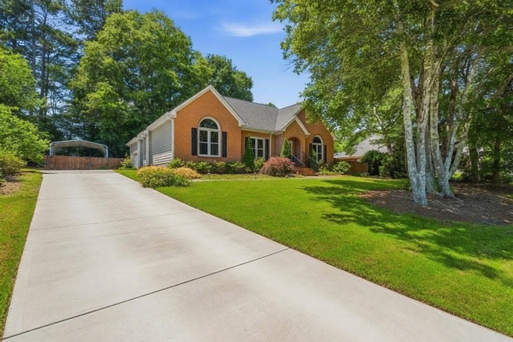 3 bedroom, 2 bathroom, 1,795 sq ft single family residence sold at 40 Thornwood Lane, Acworth, GA 30101