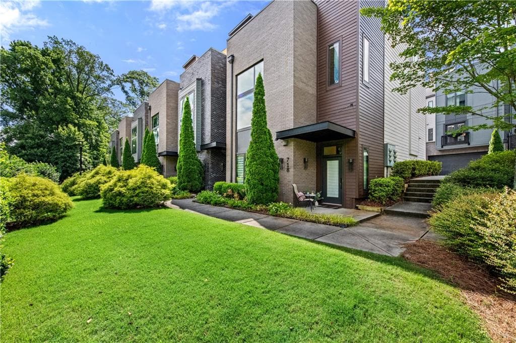 4 bedroom, 3 bathroom, 2,135 sq ft townhouse sold at 718 Oakview Road, Decatur, GA 30030