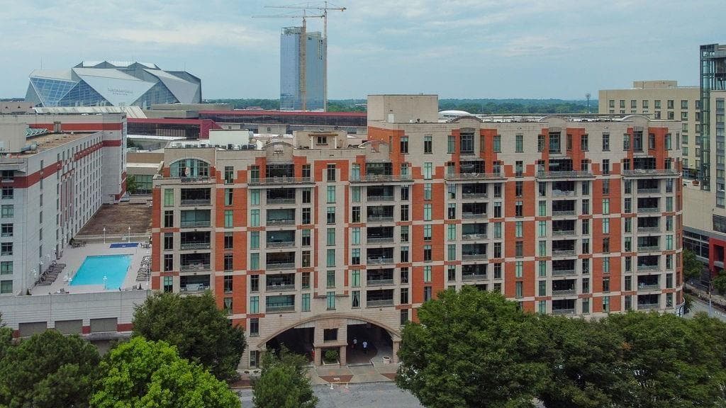 1 bedroom, 1 bathroom, 1,086 sq ft condominium for sale at 250 Park Avenue West 712, Atlanta, GA 30313