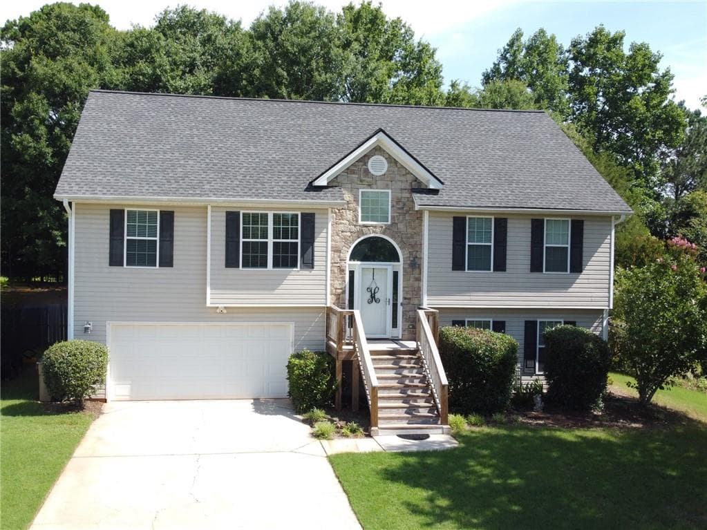 5 bedroom, 3 bathroom, 2,577 sq ft single family residence for sale at 713 Moonlite Trace, Winder, GA 30680