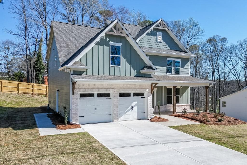 4 bedroom, 3 bathroom, 2,674 sq ft single family residence for sale at 929 Lakeview, Commerce, GA 30529