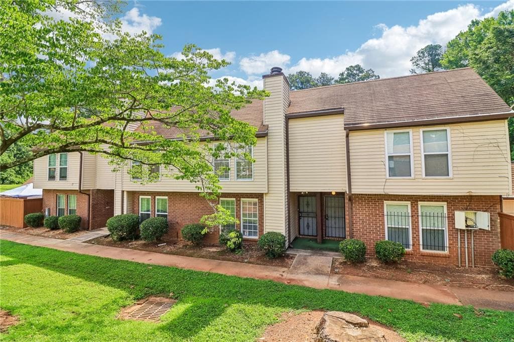 3 bedroom, 2 bathroom, 1,496 sq ft condominium under contract at 3162 Tangerine Court, Decatur, GA 30034